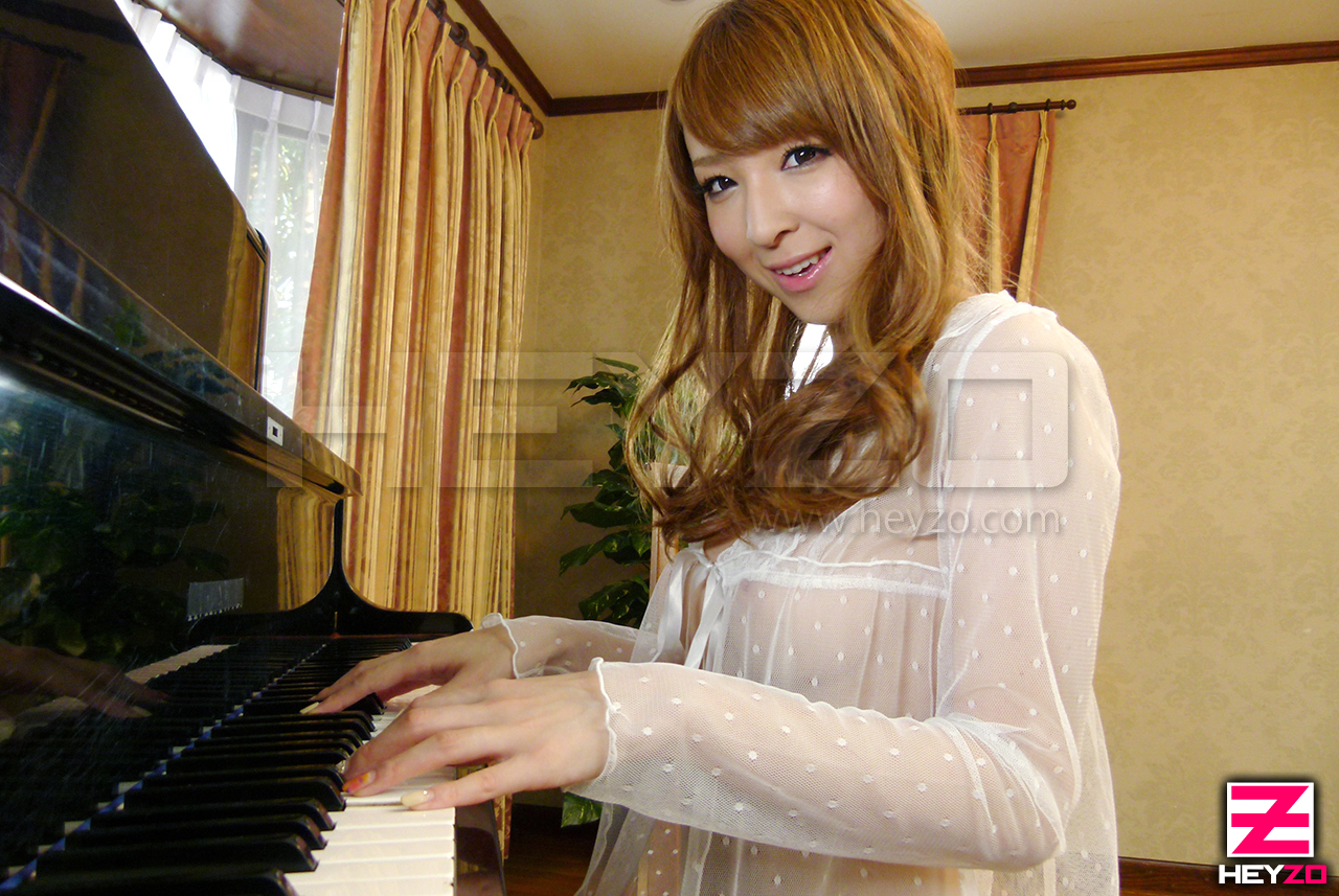 スレンダー美乳美女との激濃SEX!