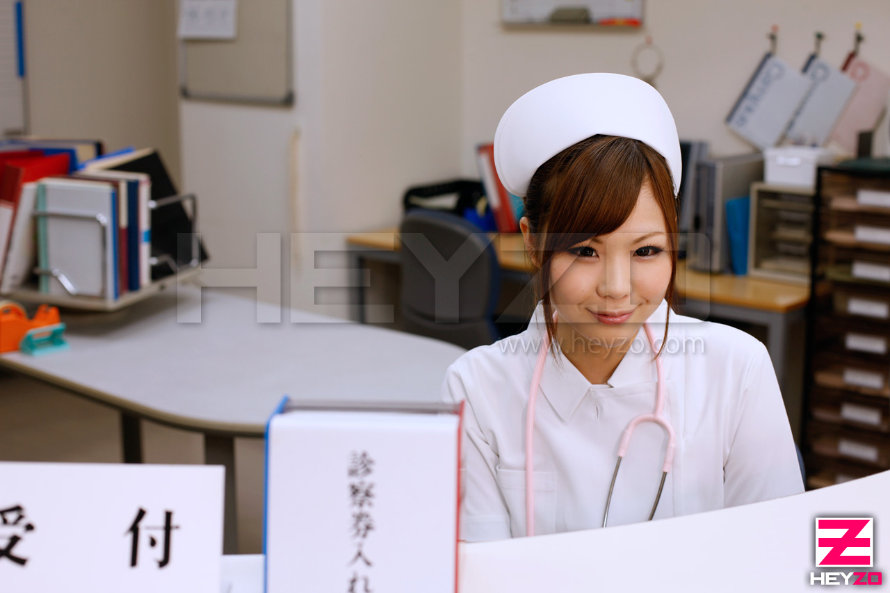 ベビーフェイスなナースの夜這い~未処理で卑猥なロリ陰毛~