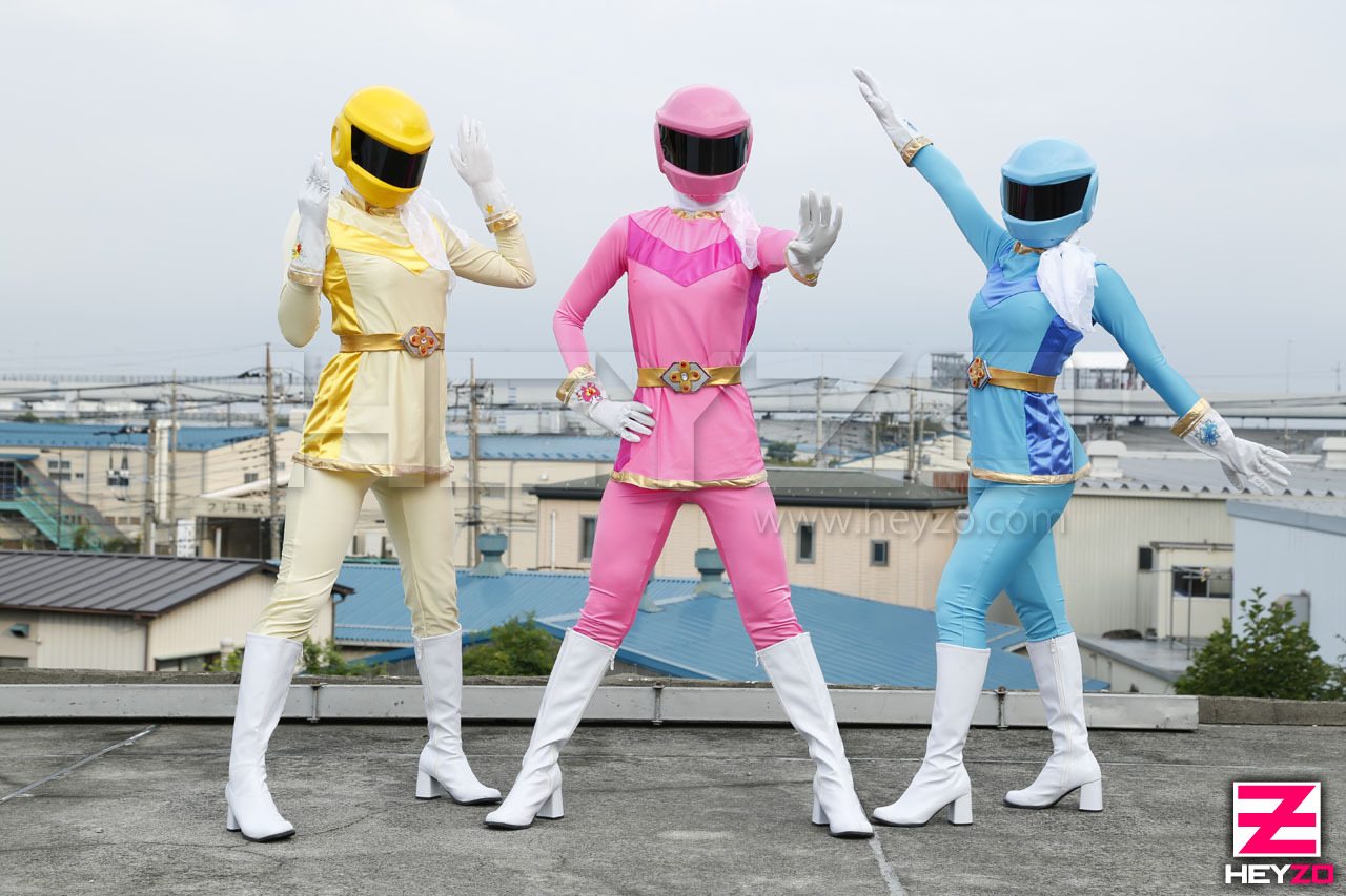 銀河戦隊ブレイブZ 前編～囚われた3人の美女戦士～