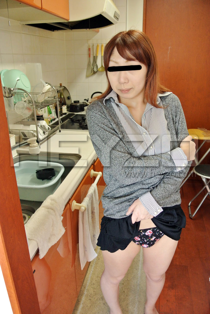 快楽に従順な昼下がりの若妻~おもちゃよりも本物がほしい~