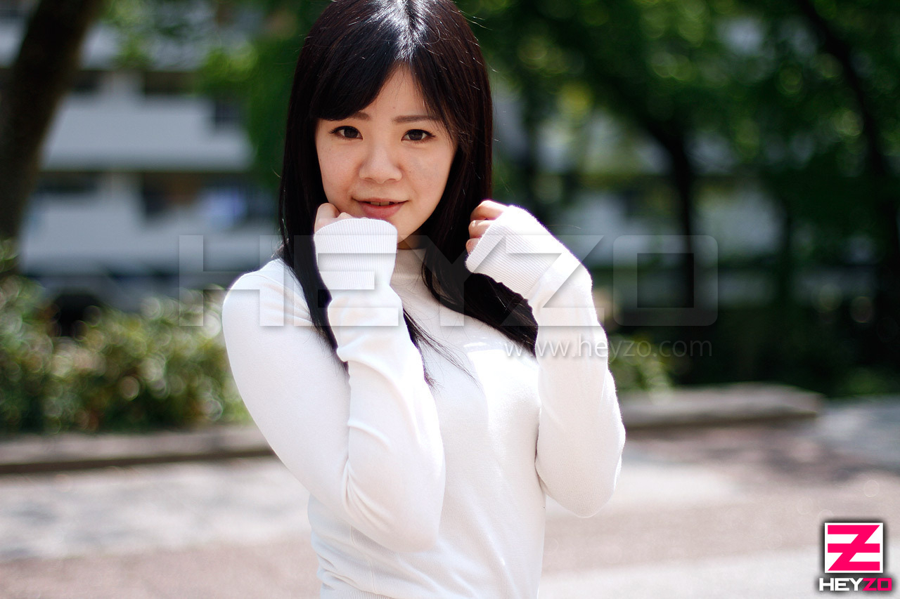 テレフォンピストン!電話中の彼女にえっちなイタズラ