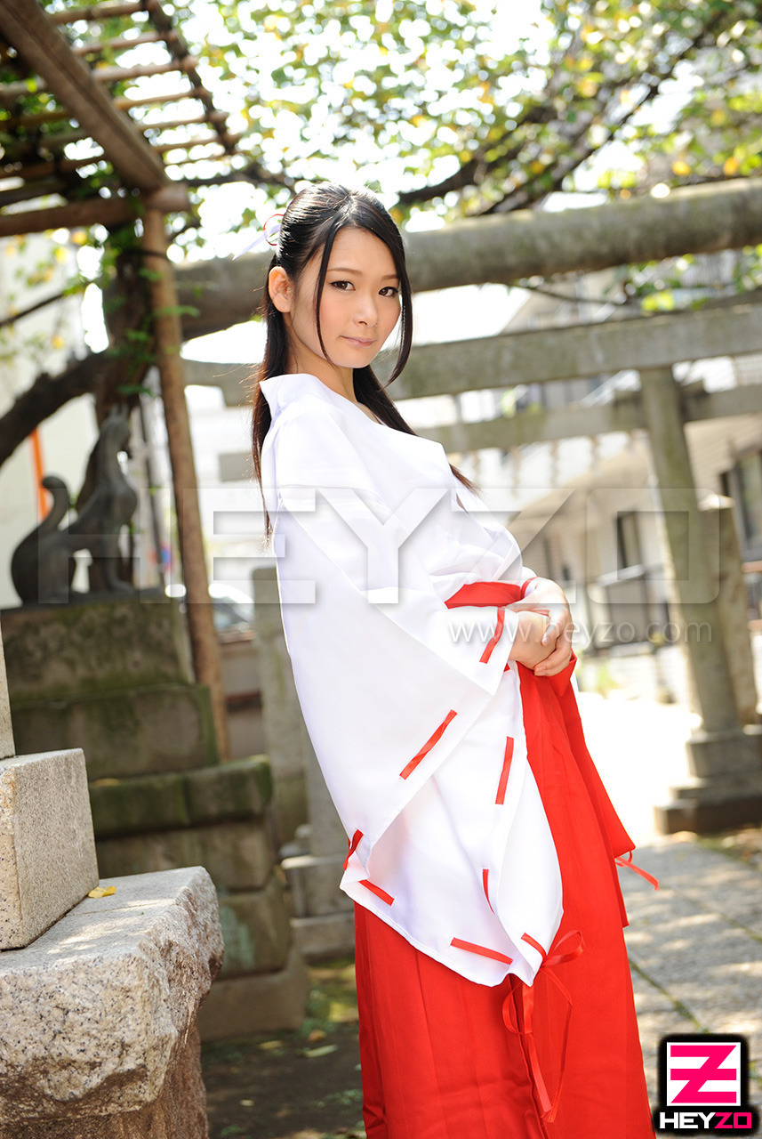 ドピュっと初ハメ!キュートな巫女に生中出し!!