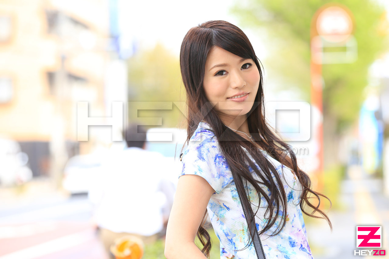 集団痴漢を受け入れてしまう淫乱若妻~エレベーターの中で。。。~