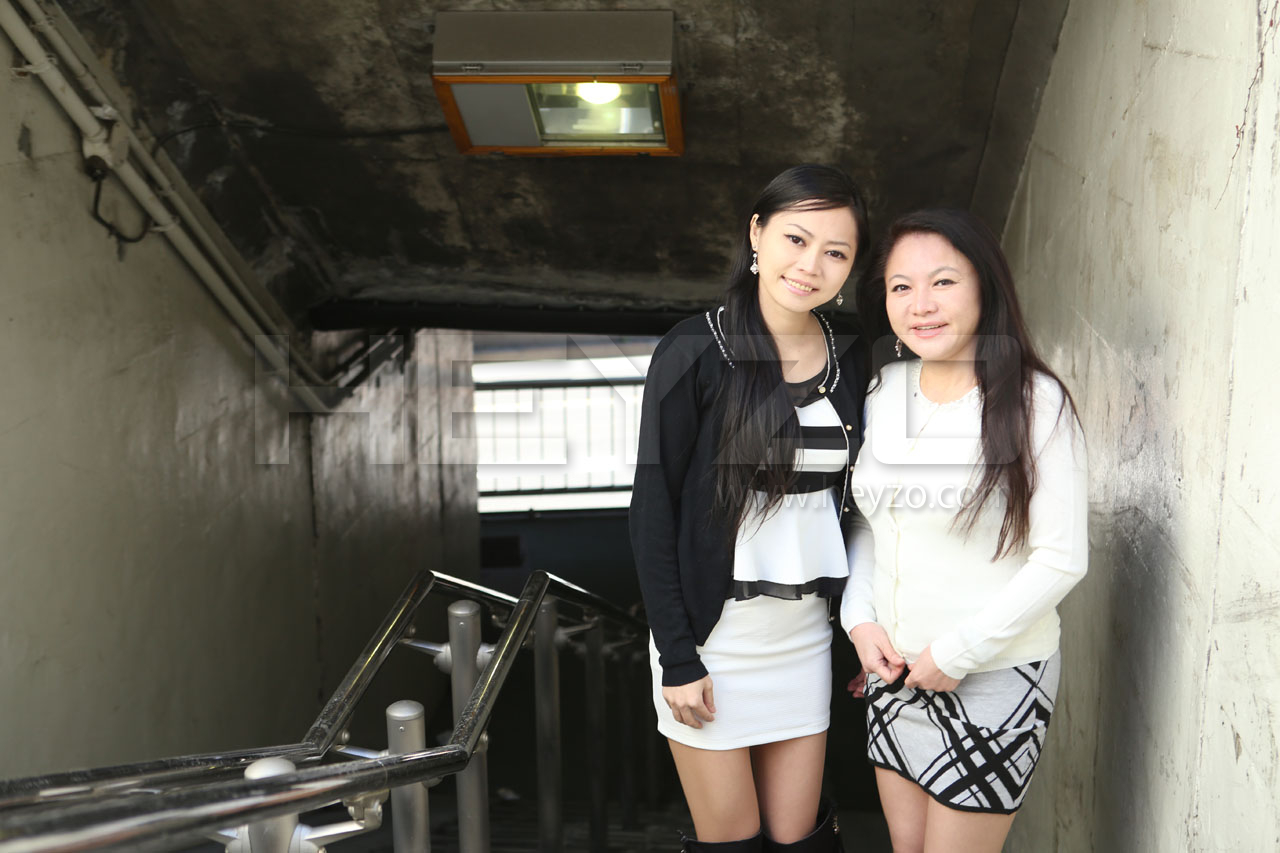 借金返済は母娘のカラダで~ガチの親と子がエロ共演~