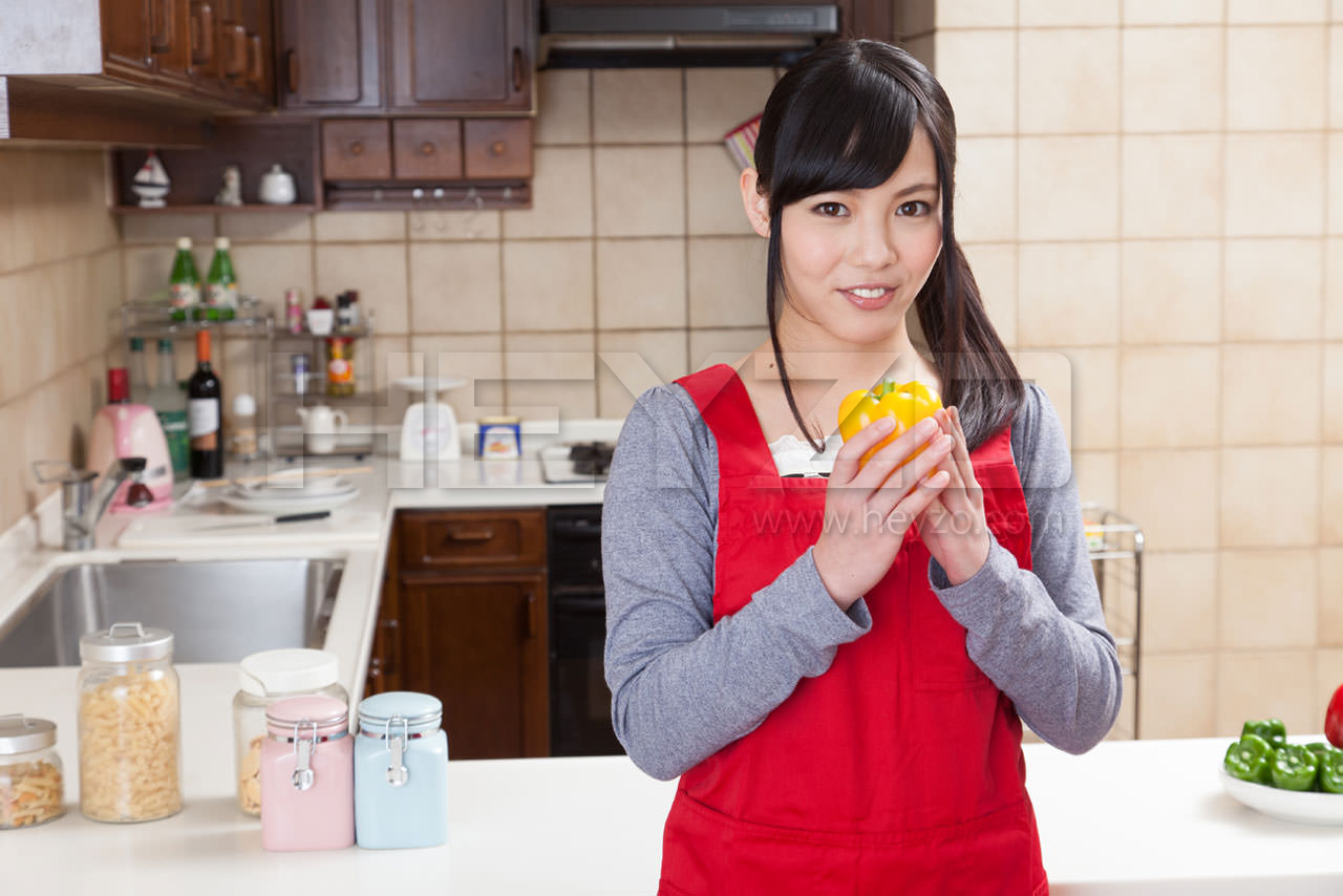いやらしすぎる料理研究家~アナタのソーセージ、しゃぶらせて!~